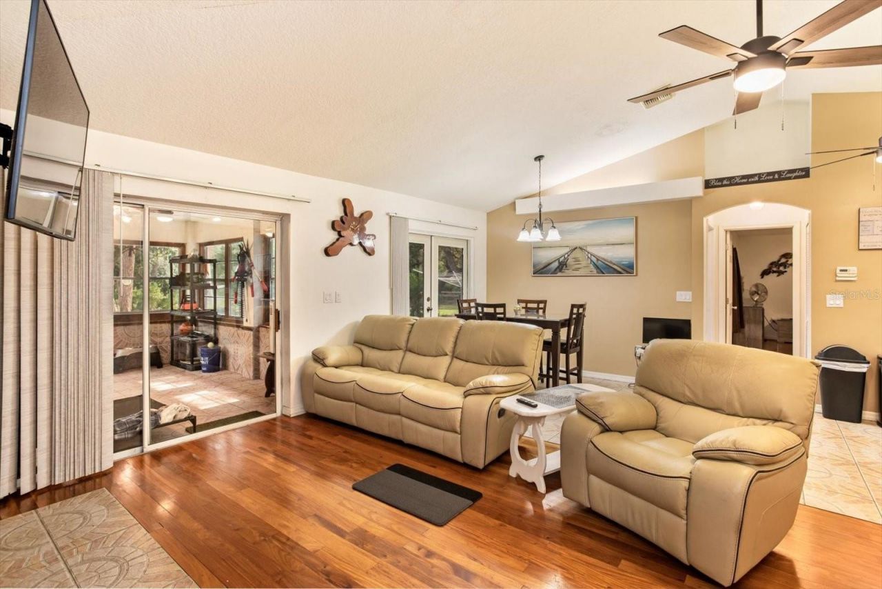 17249 Holly Court, Umatilla, FL 32784 Photo