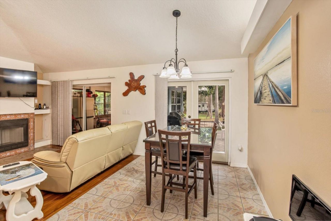 17249 Holly Court, Umatilla, FL 32784 Photo