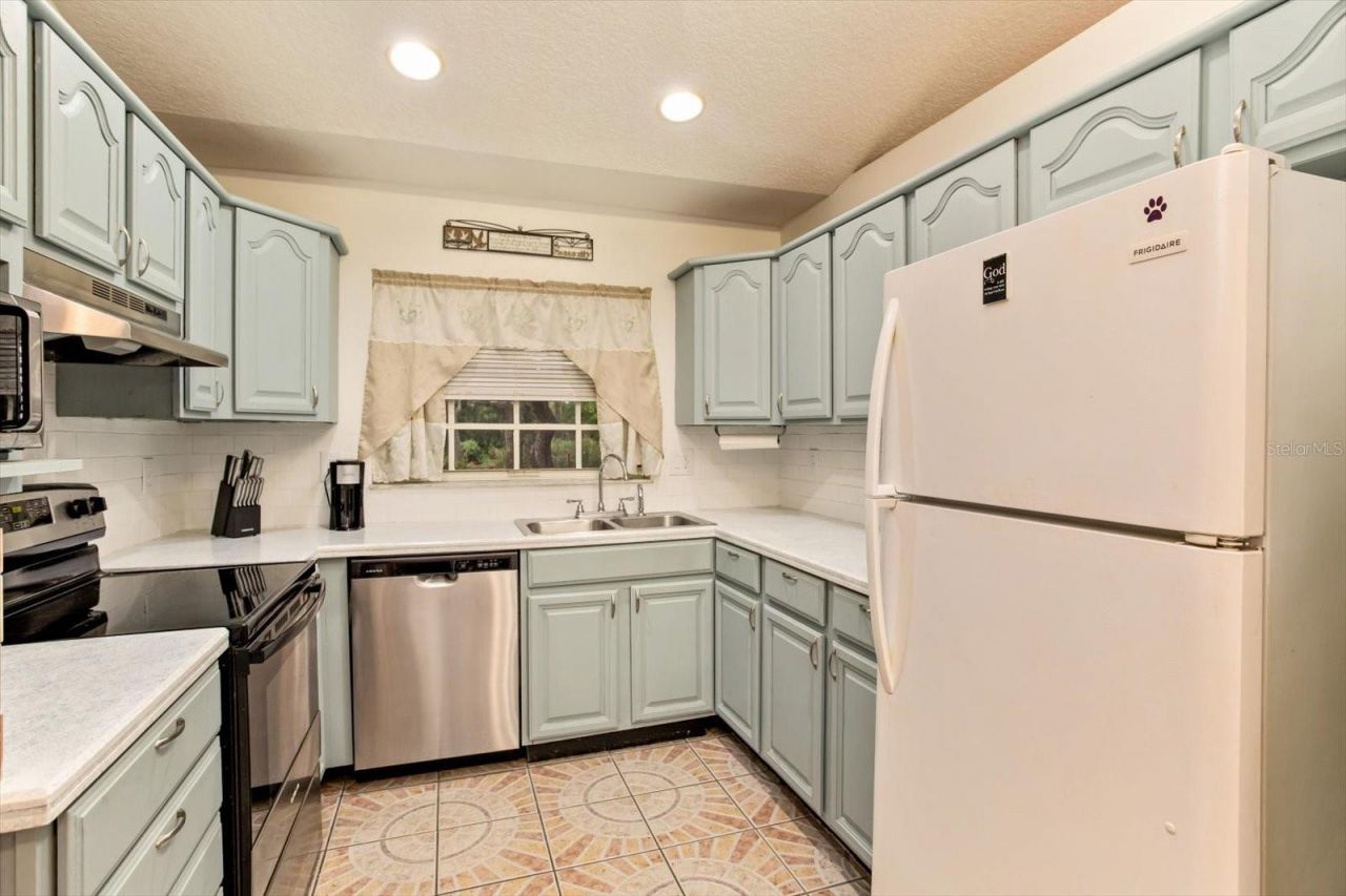 17249 Holly Court, Umatilla, FL 32784 Photo