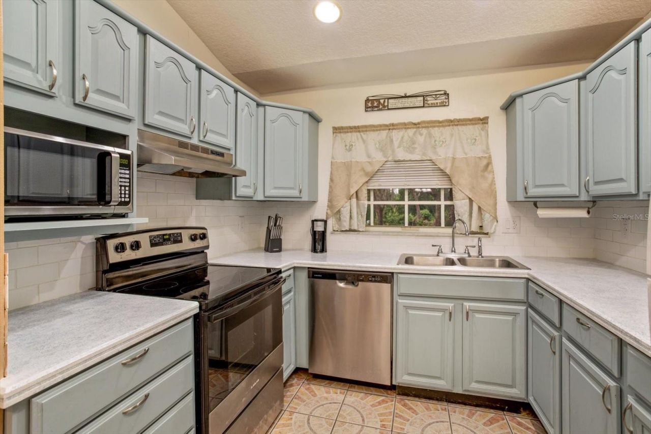 17249 Holly Court, Umatilla, FL 32784 Photo