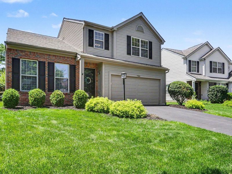 7584 Totten Springs Drive, Westerville, OH 43082 Photo 2