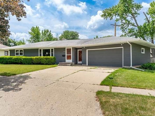 3611 Beach Street, ROCKFORD, IL 61108