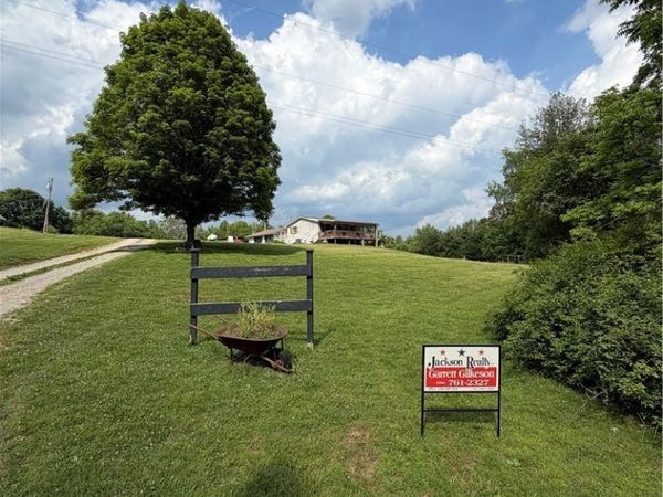 172 Wigal Road , Belleville, WV 26133