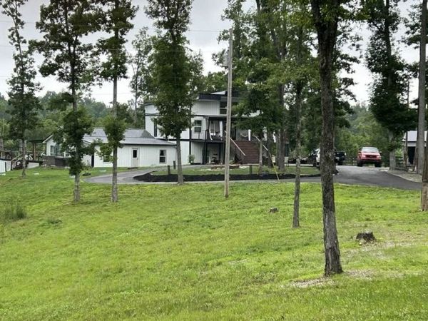 332 Southridge Rd , Hohenwald, TN 38462