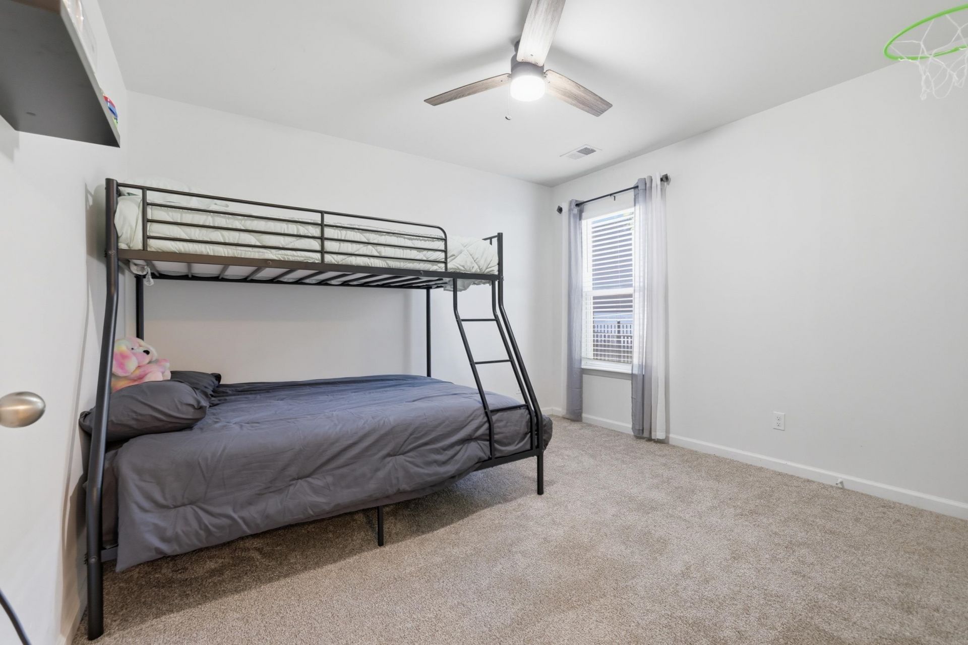 100 Oak Leaf Dr. Photo 13