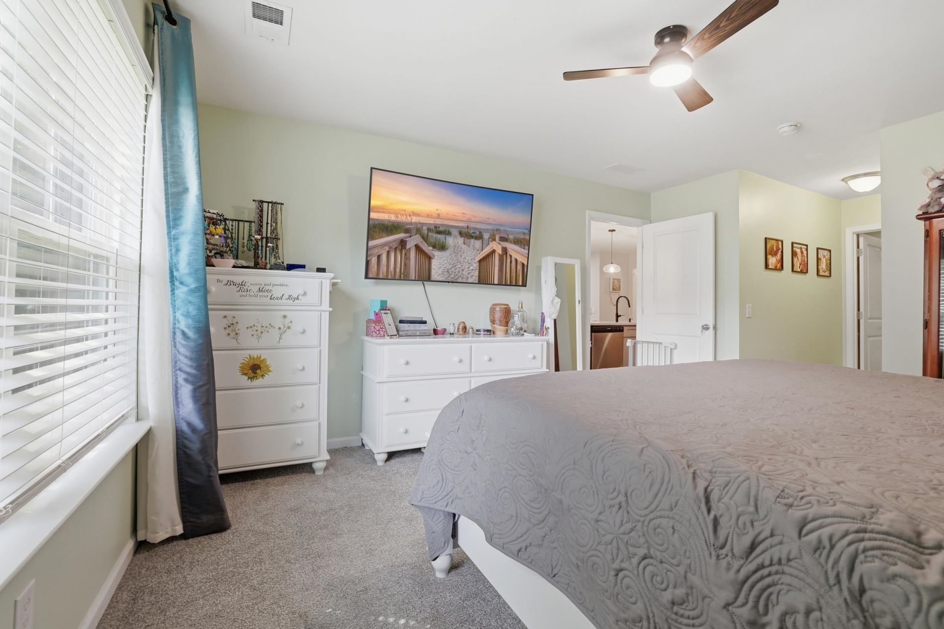 100 Oak Leaf Dr. Photo 17