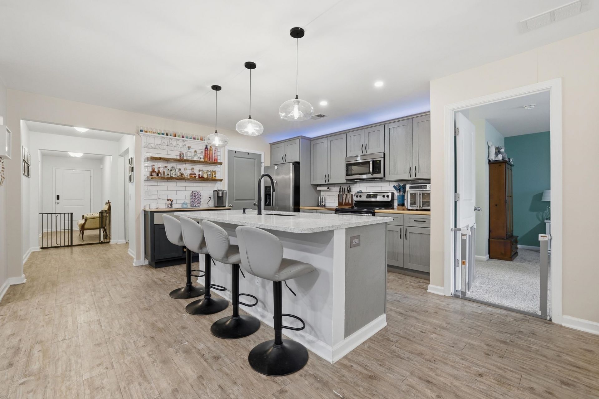 100 Oak Leaf Dr. Photo 23