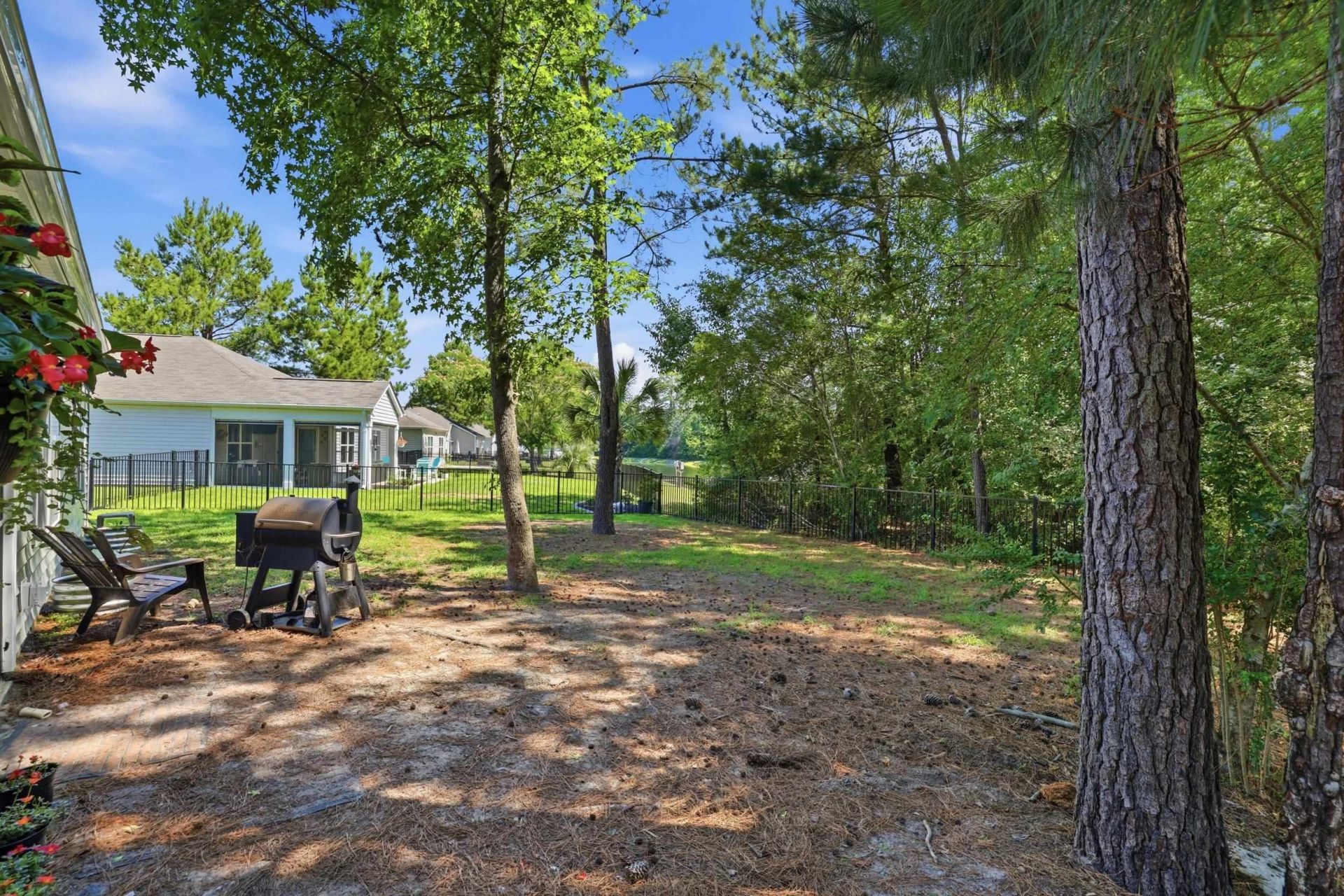 100 Oak Leaf Dr. Photo 37