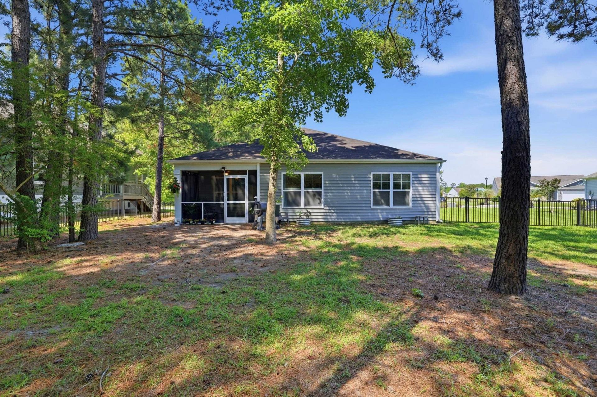 100 Oak Leaf Dr. Photo 38