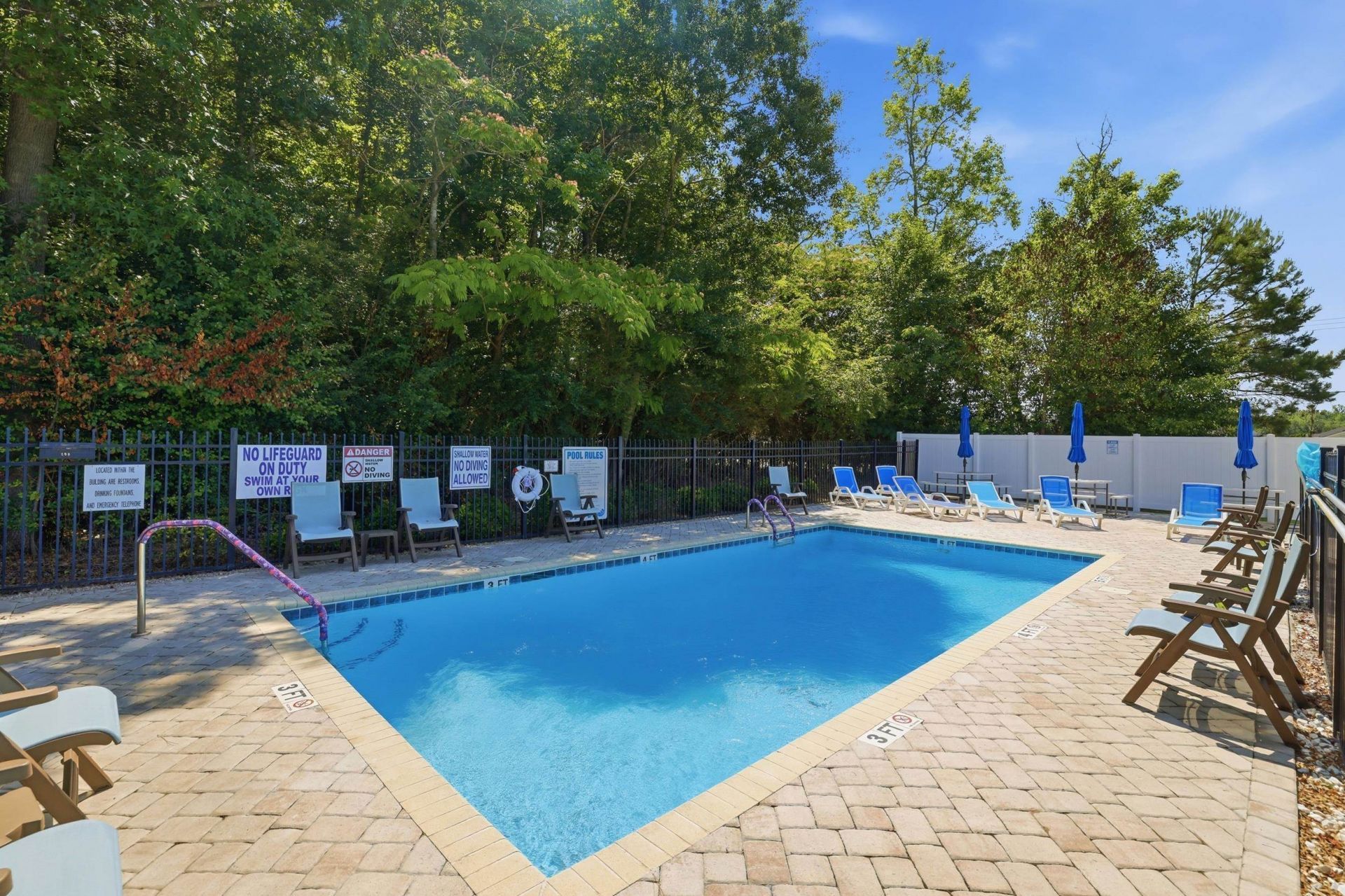 100 Oak Leaf Dr. Photo 43