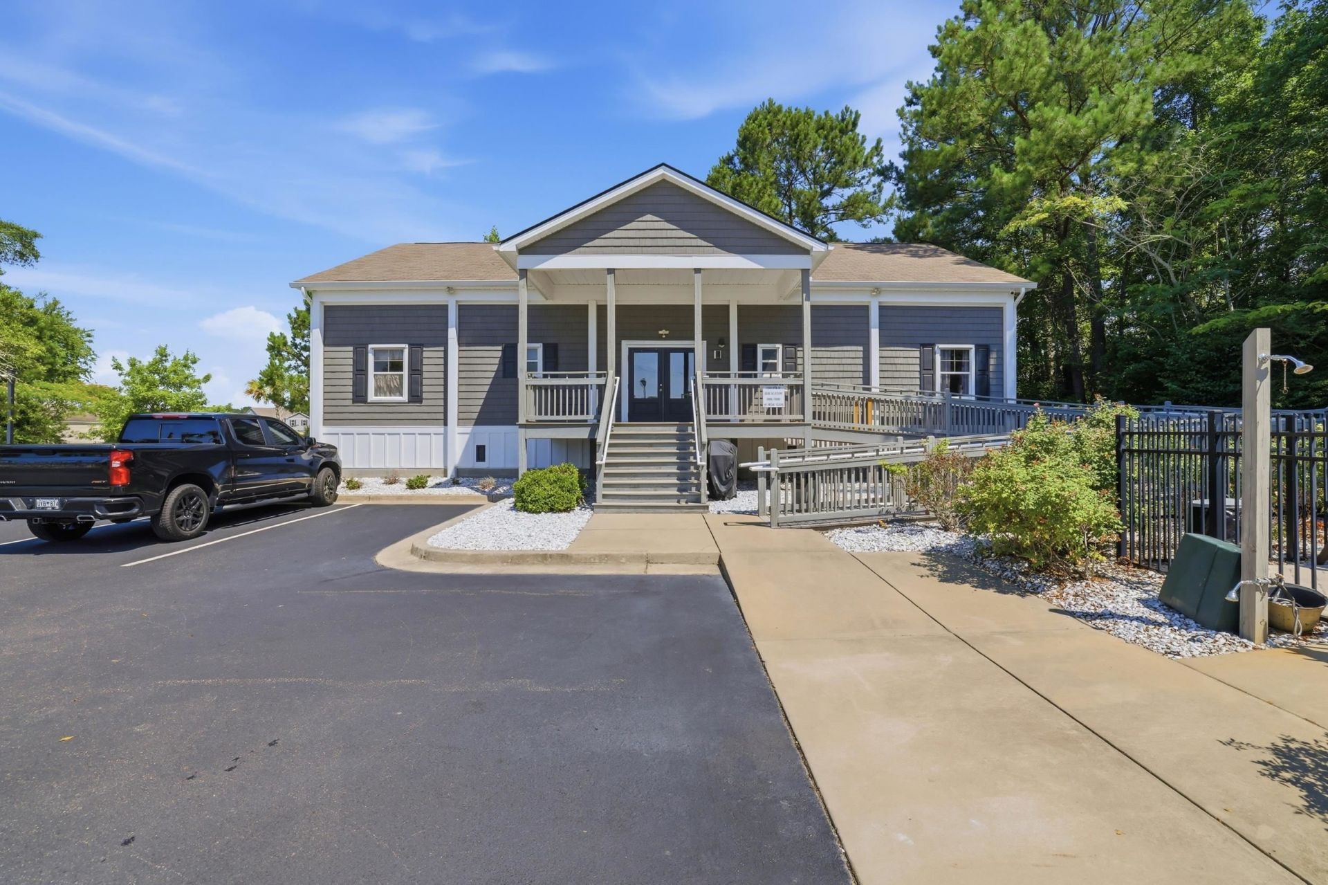 100 Oak Leaf Dr. Photo 44