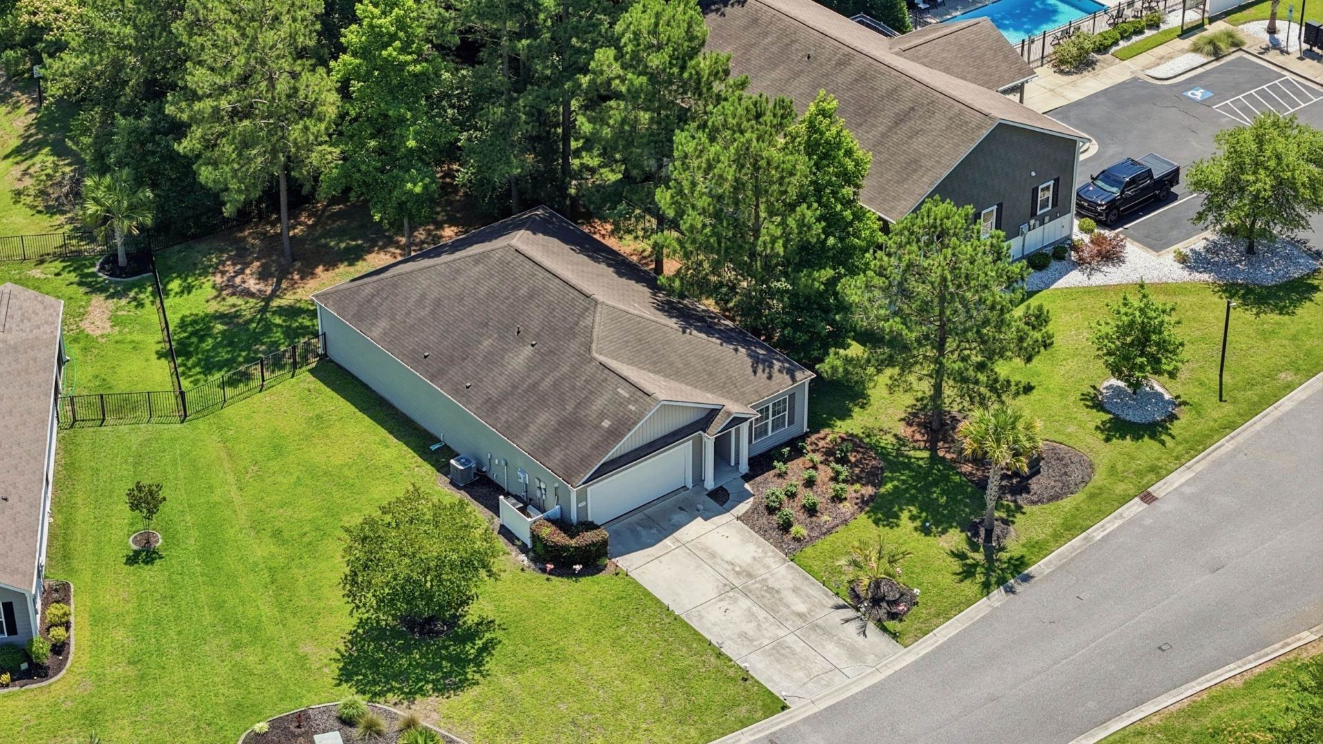100 Oak Leaf Dr. Photo 58