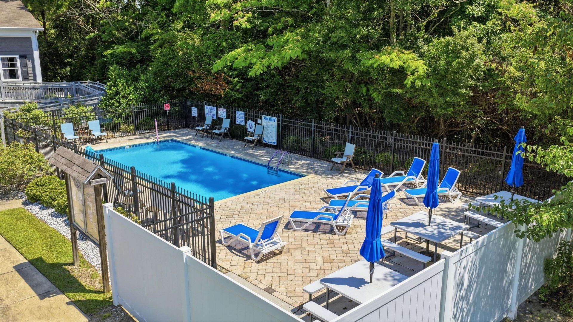 100 Oak Leaf Dr. Photo 63