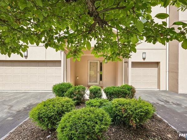 40 Rio Vista Drive, ALLENDALE, NJ 07401