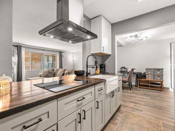 4434 N Oakland Ave, Unit 203, Shorewood, WI 53211