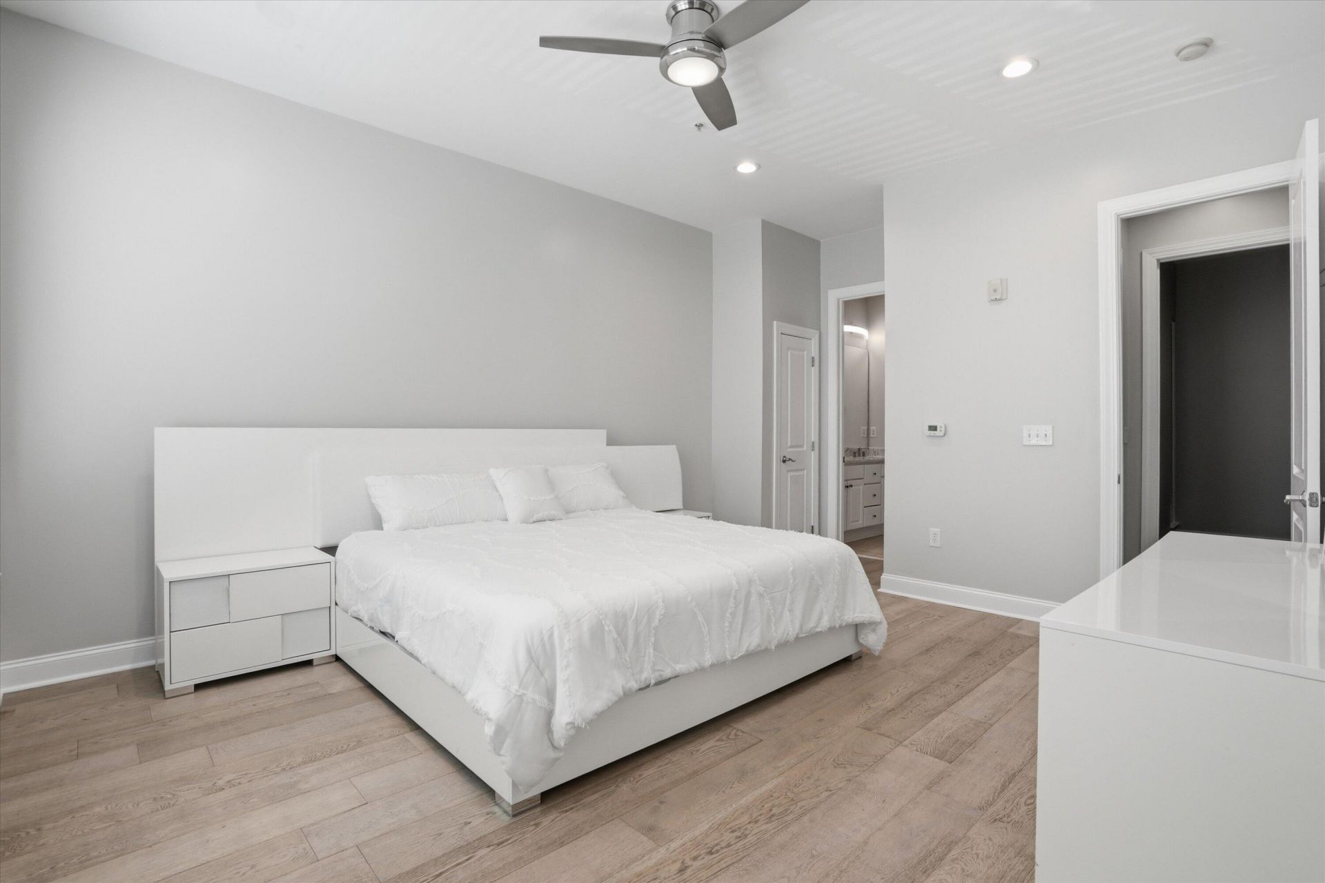 200 River Landing Drive Photo 18