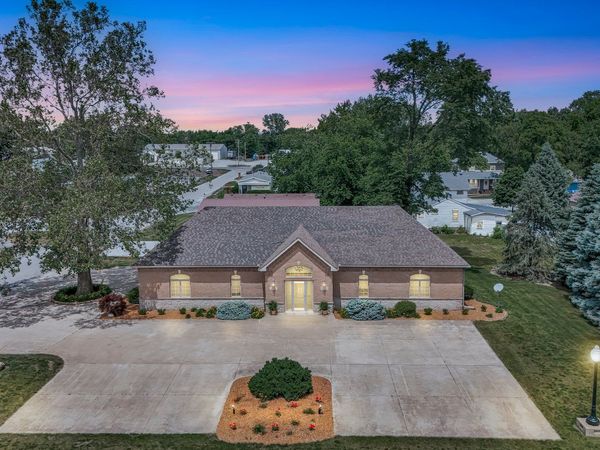 606 W Oak Street , Fairbury, IL 61739