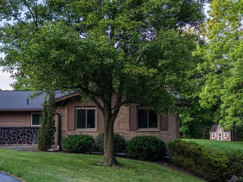2564 Rustling Brook Lane, Beavercreek, OH 45434 Photo 2