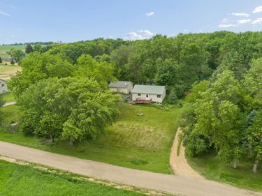 20334 A Street, Le Center, MN 56057
