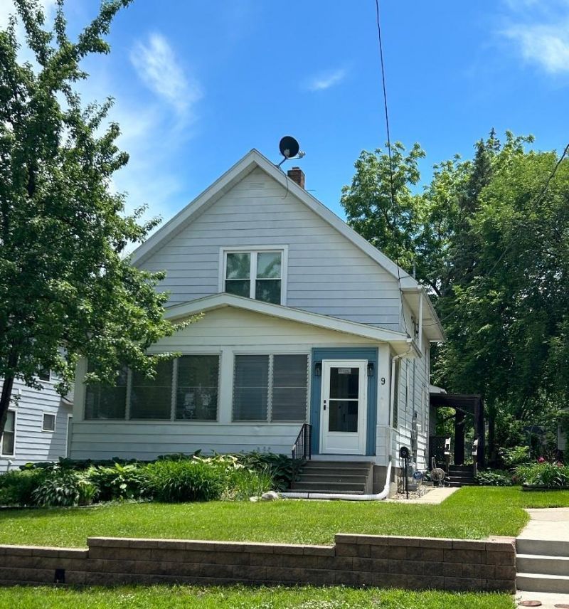 9 1st Street SE, Faribault, MN 55021