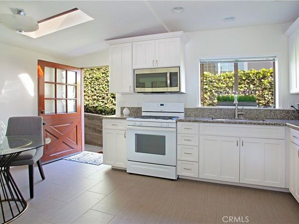 405 Heliotrope Avenue, Unit B, Corona Del Mar, CA 92625