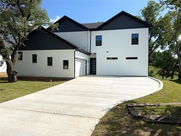 208 Silverleaf Drive, Fort Worth, TX 76112