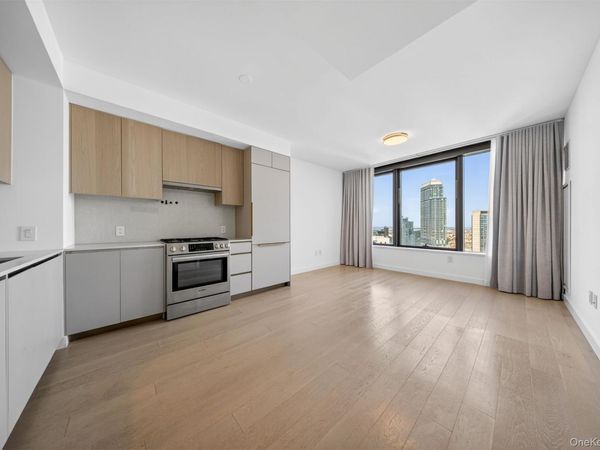 3 Court, Long Island City, NY 11101