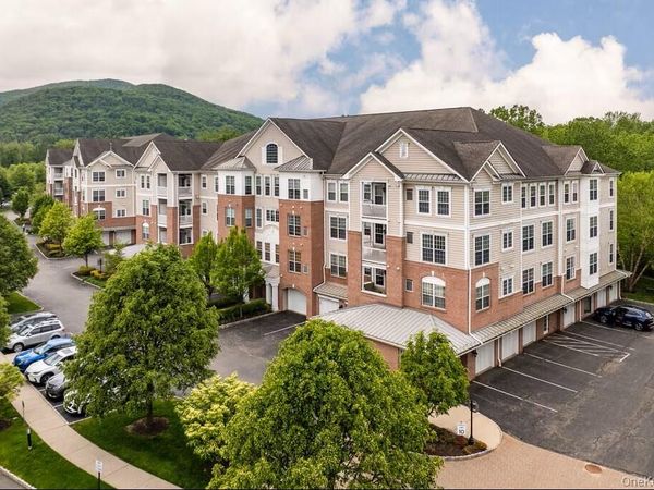 811 Regency Drive, Unit 802, Fishkill, NY 12524