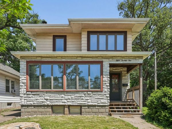 1571 34th Avenue , Moline, IL 61265