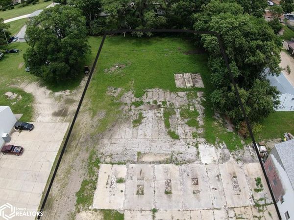 2120 Washington, Iowa Falls, IA 50126