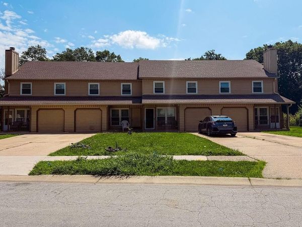 745-51 SE Country Lane, Lee's Summit, MO 64063