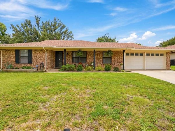 4025 Aragon Drive , Fort Worth, TX 76133