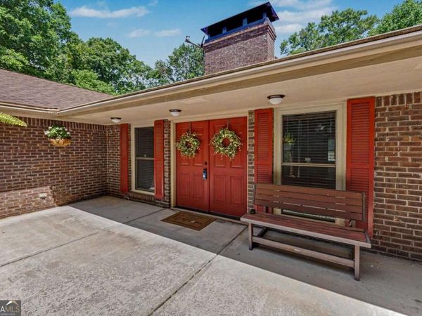 124 Shadow Lake Drive SW, Lilburn, GA 30047