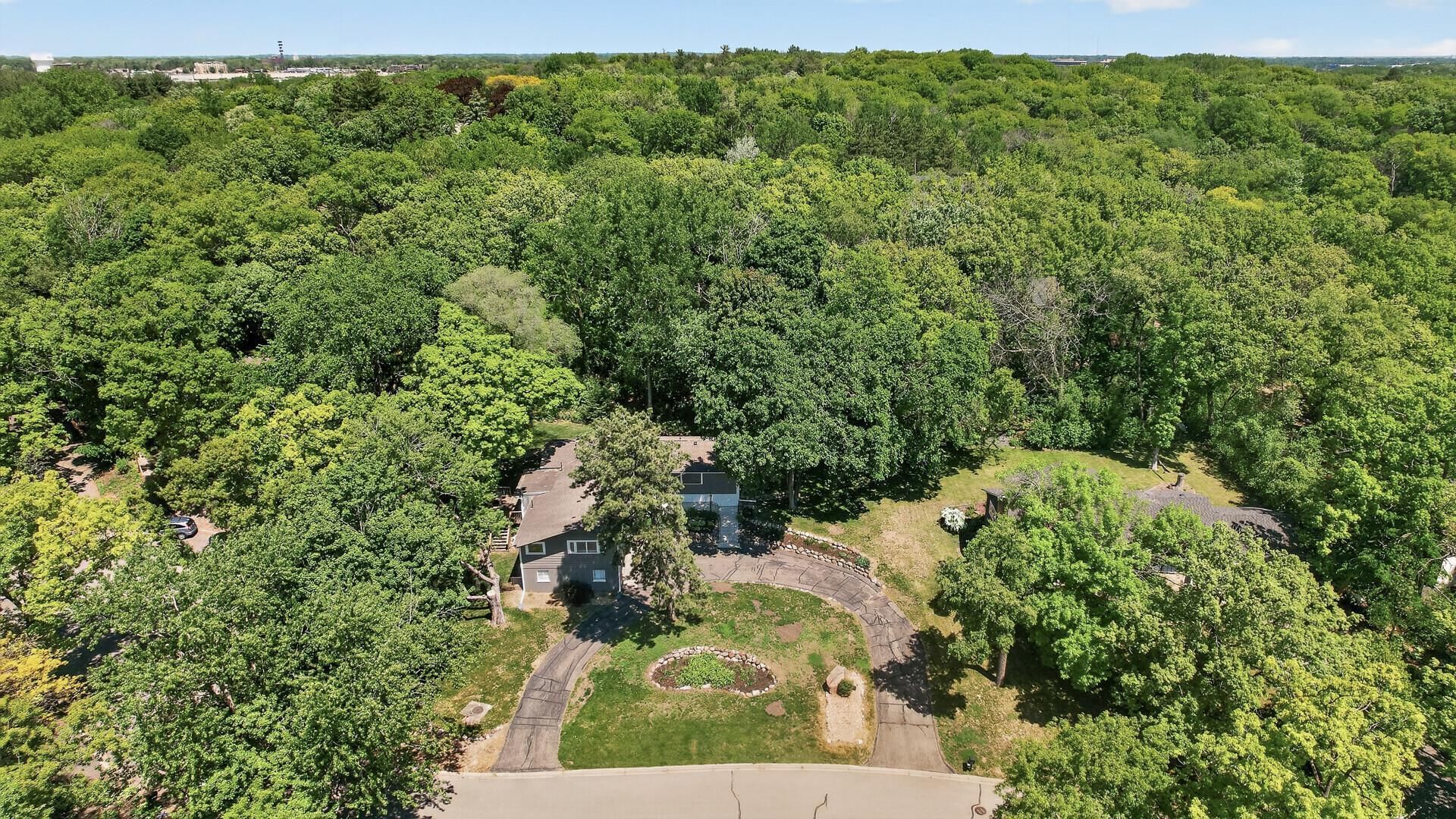 12020 Mayflower Circle, Hopkins, MN 55305