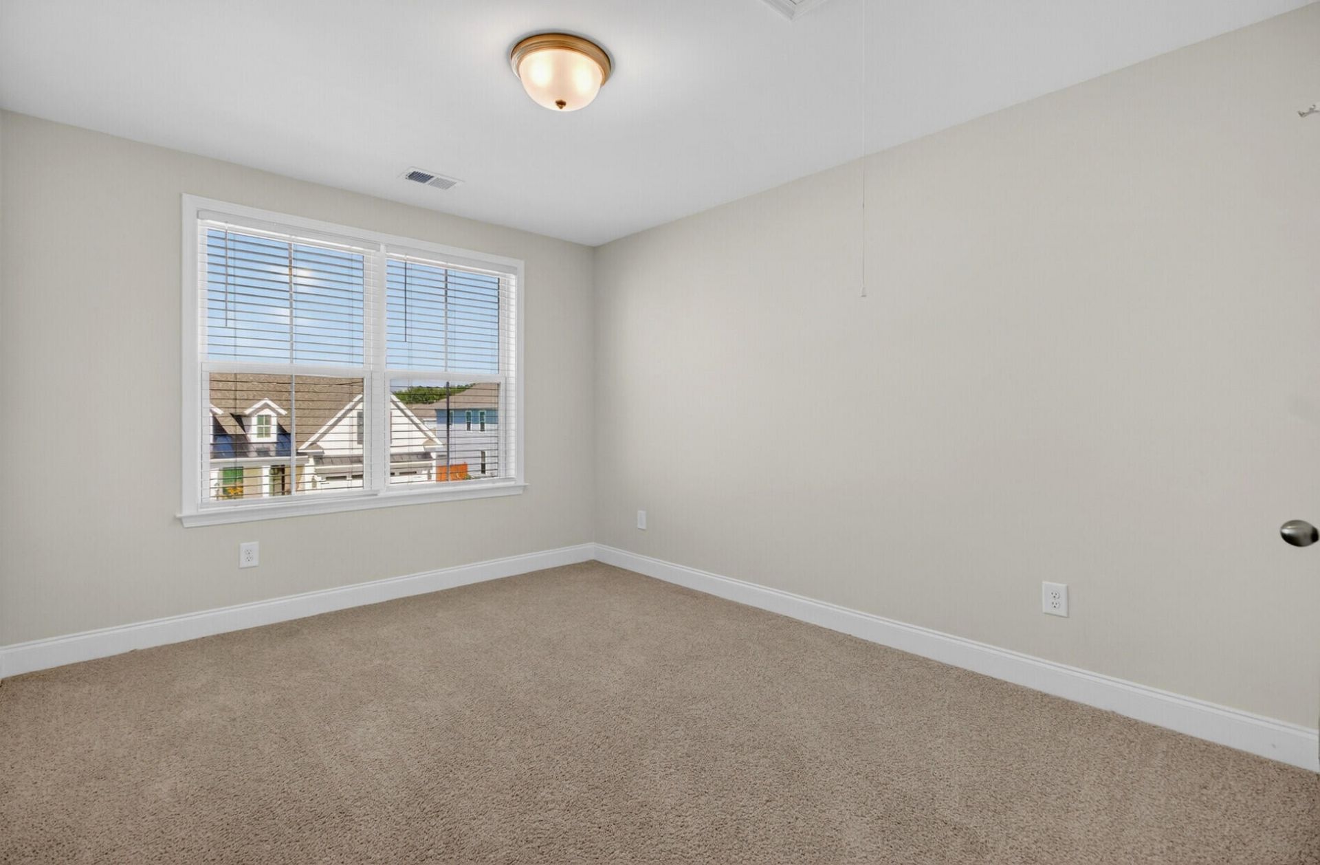 490 Eagleview Drive Photo 24