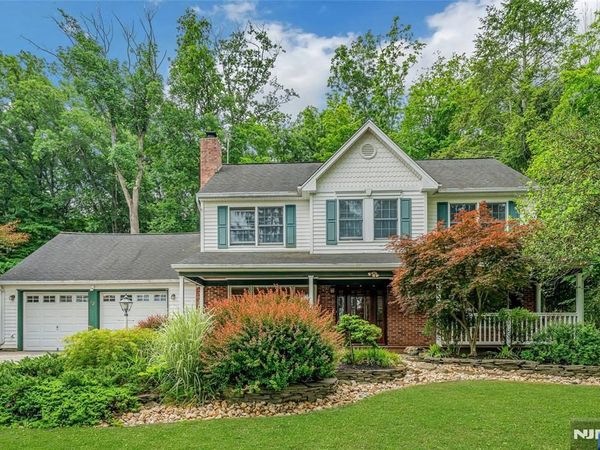72 Mountain Avenue, WARREN, NJ 07059