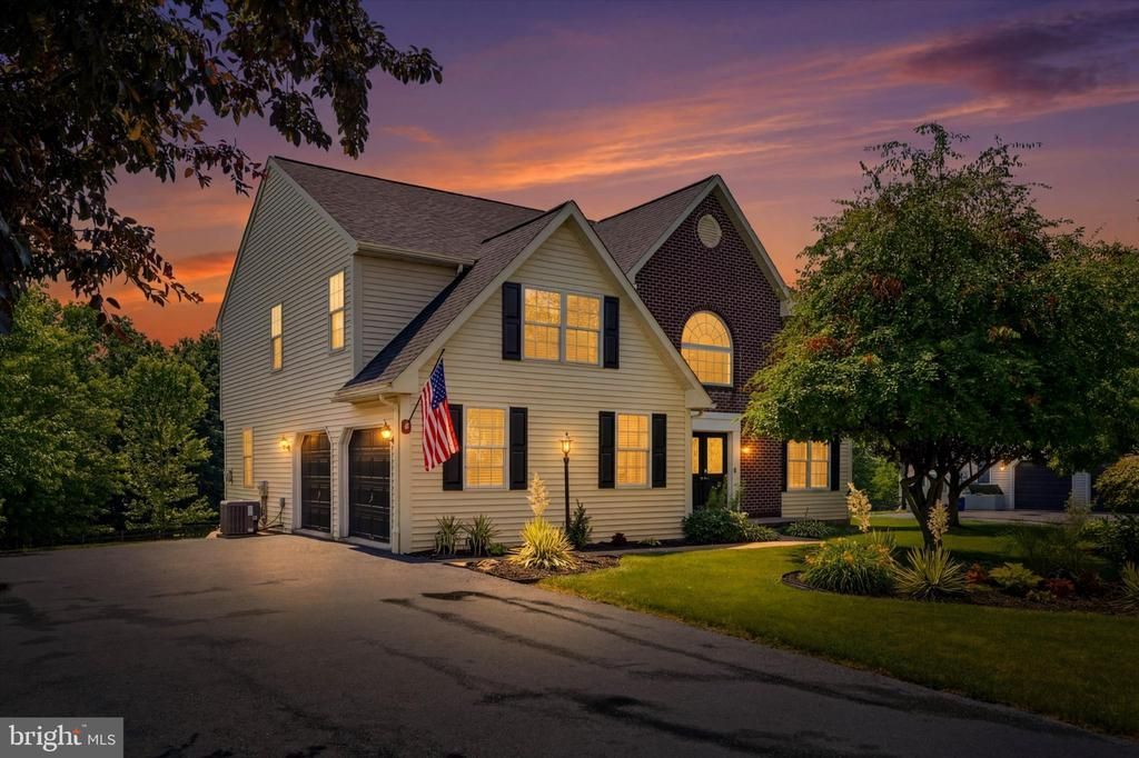 604 FARMINGDALE DRIVE, DOUGLASSVILLE, PA 19518