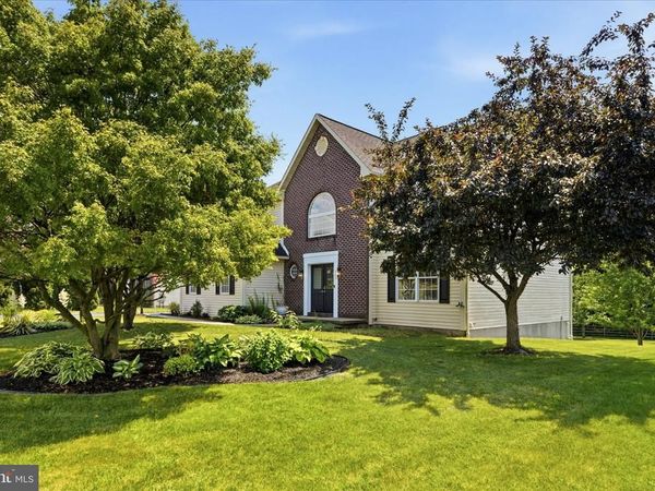 604 FARMINGDALE DRIVE, DOUGLASSVILLE, PA 19518