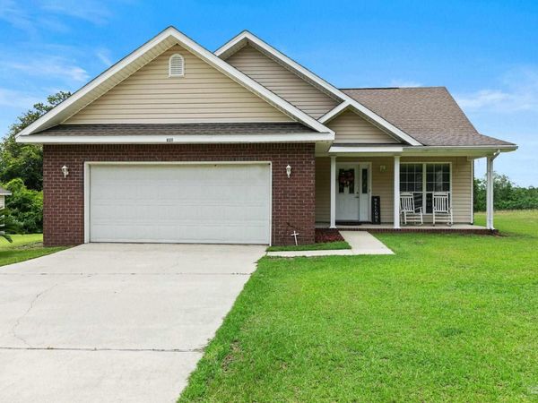 3811 N Century Blvd, Mcdavid, FL 32568