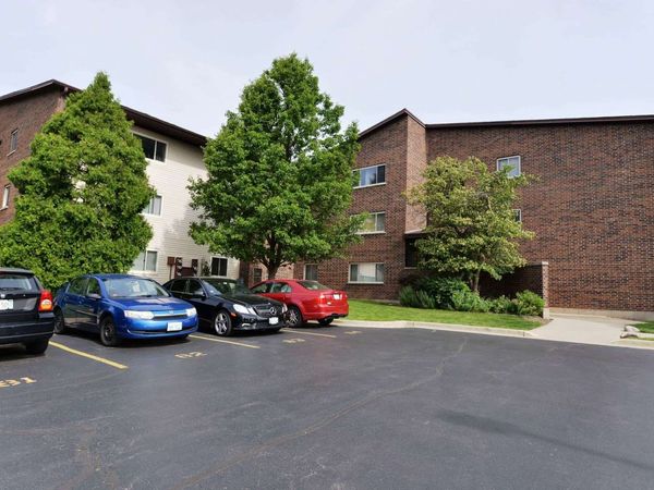 650 PERRIE Drive , Unit 301, Elk Grove Village, IL 60007