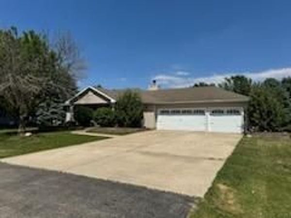 122 Windward Lane , Rochelle, IL 61068