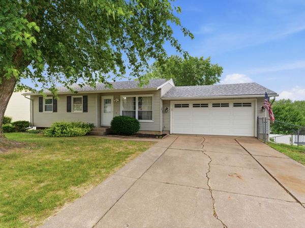 3108 Maplecrest Road , Bettendorf, IA 52722