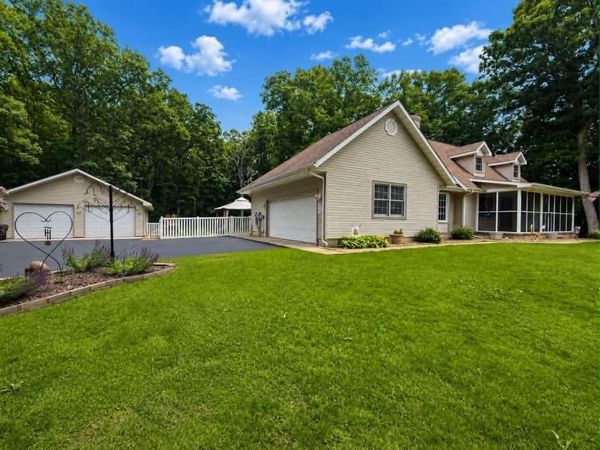 490 W 75 S , Valparaiso, IN 46385