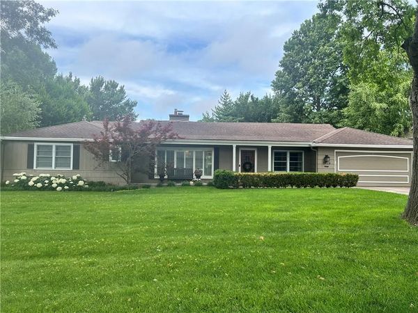 5926 Howe Drive, Fairway, KS 66205