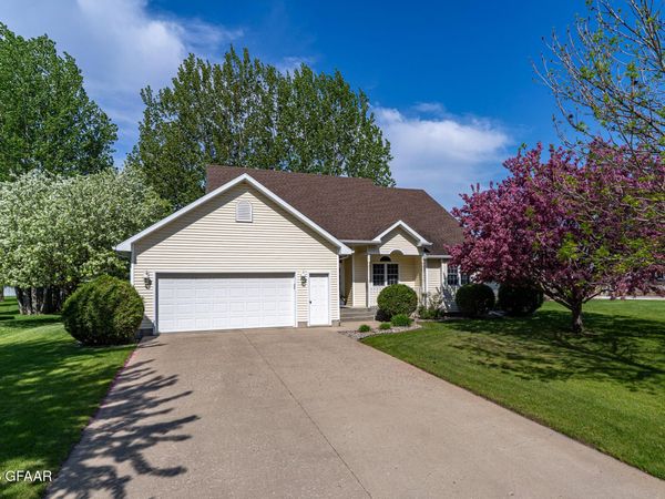 2266 SUNNYSIDE Court NW, East Grand Forks, MN 56721