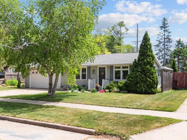 2416 N ELINOR STREET, Appleton, WI 54914
