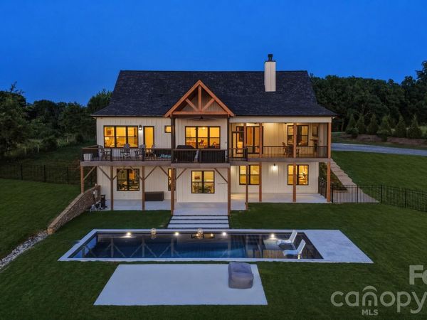 2322 Moss Farm Road, Hickory, NC 28602