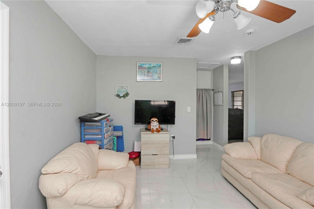 1762 NW 8th Ave, Homestead, FL 33030 Photo