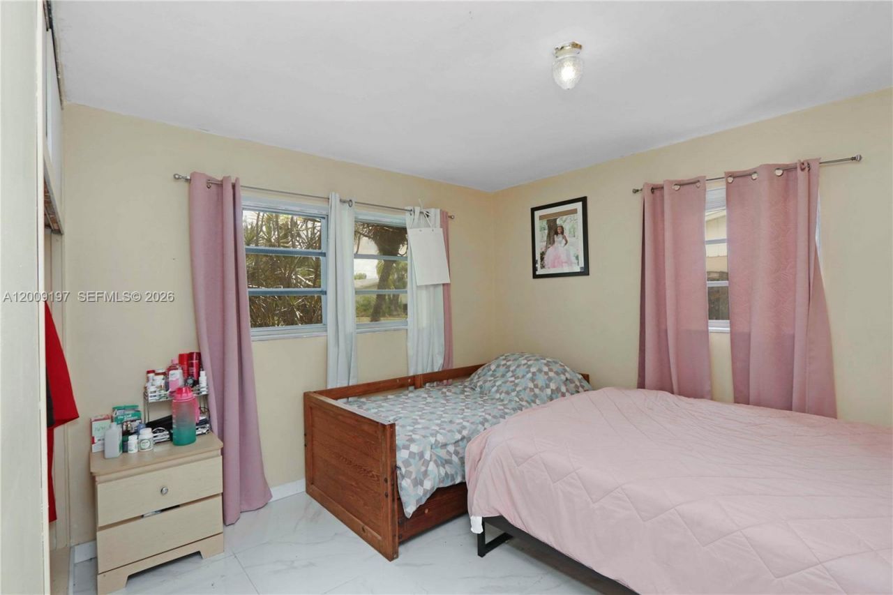 1762 NW 8th Ave, Homestead, FL 33030 Photo