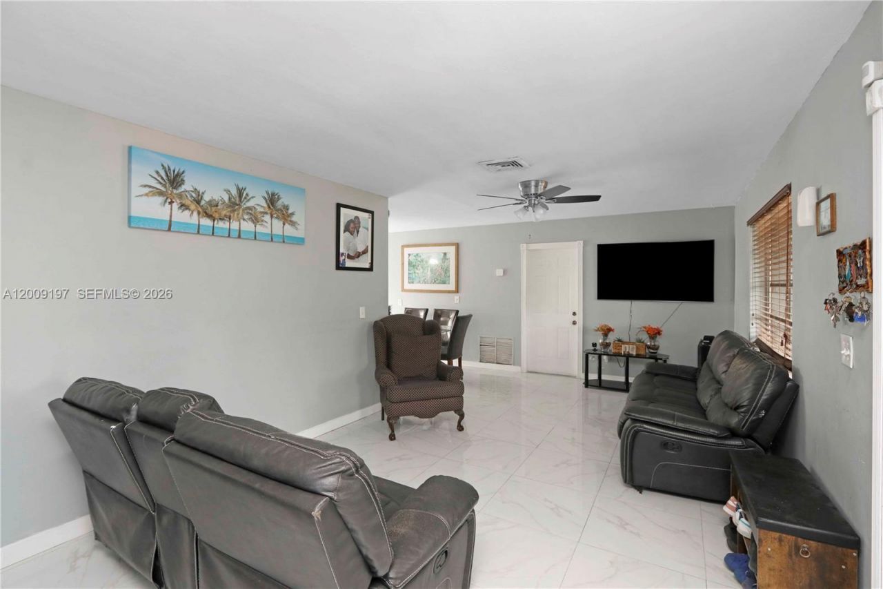 1762 NW 8th Ave, Homestead, FL 33030 Photo